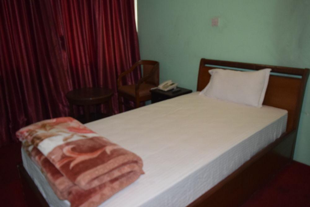 Hotel Nandini Катманду Экстерьер фото
