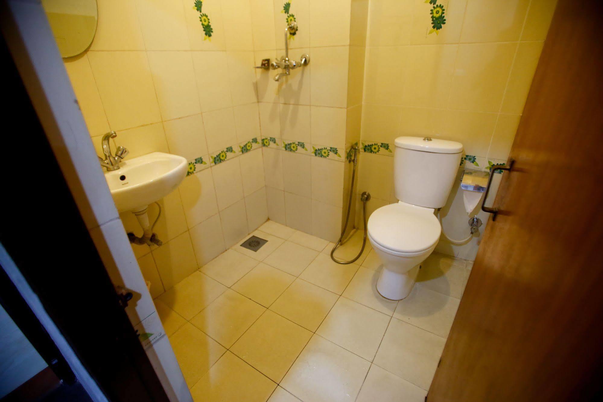 Hotel Nandini Катманду Экстерьер фото