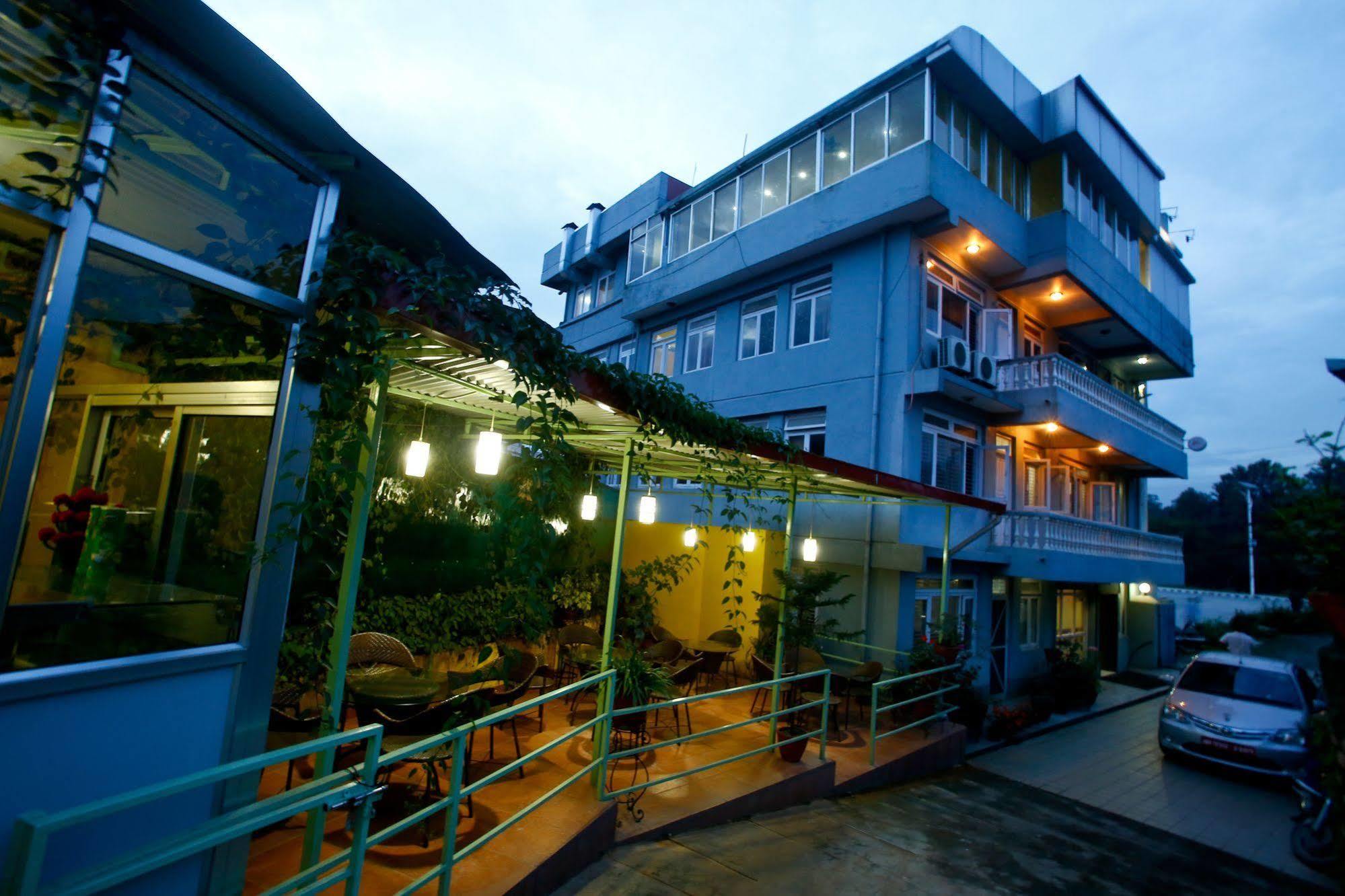 Hotel Nandini Катманду Экстерьер фото