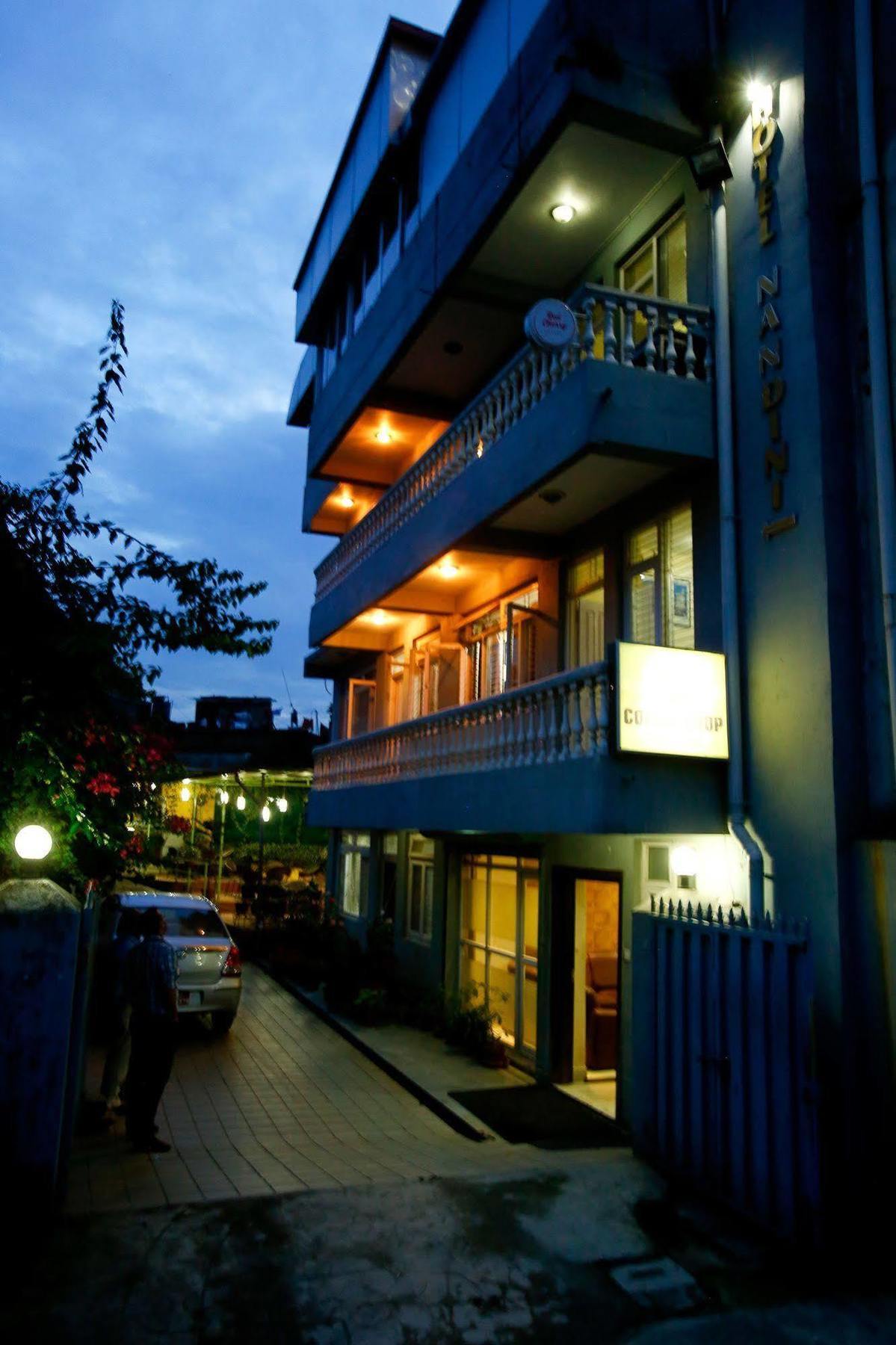 Hotel Nandini Катманду Экстерьер фото