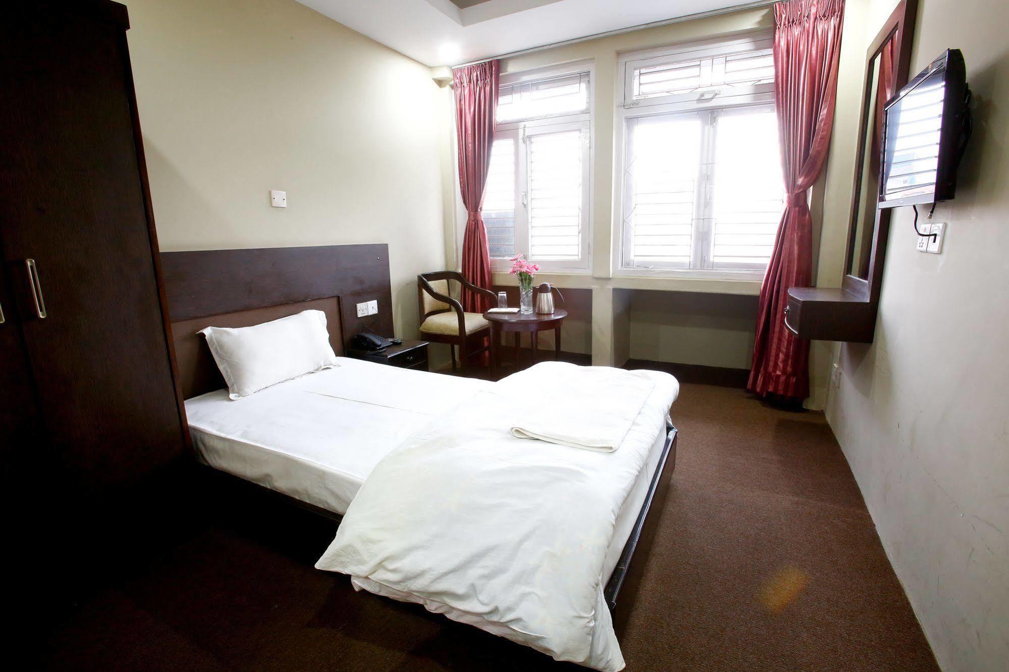 Hotel Nandini Катманду Экстерьер фото