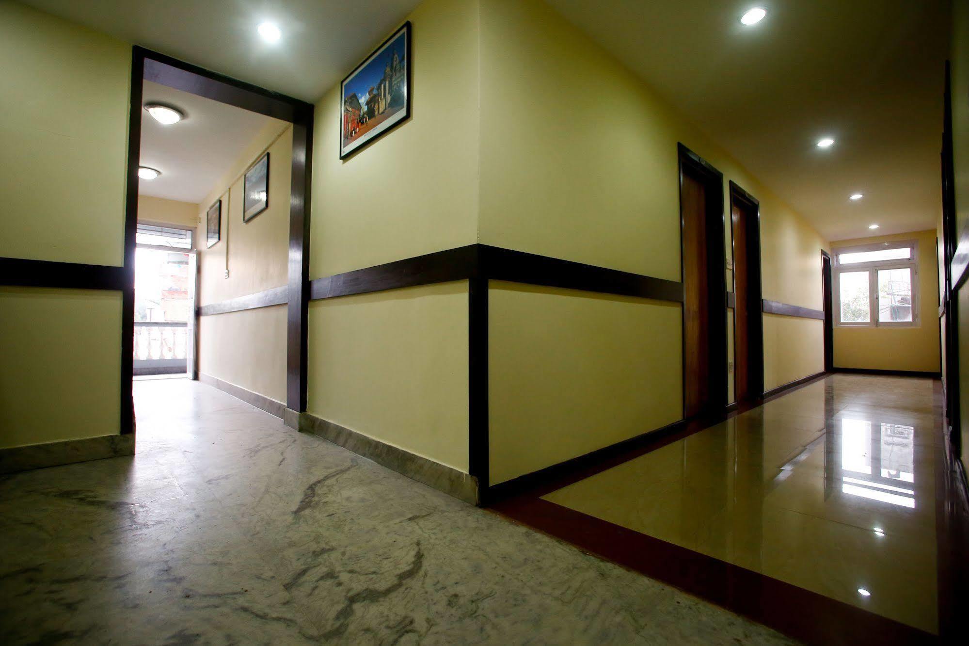 Hotel Nandini Катманду Экстерьер фото