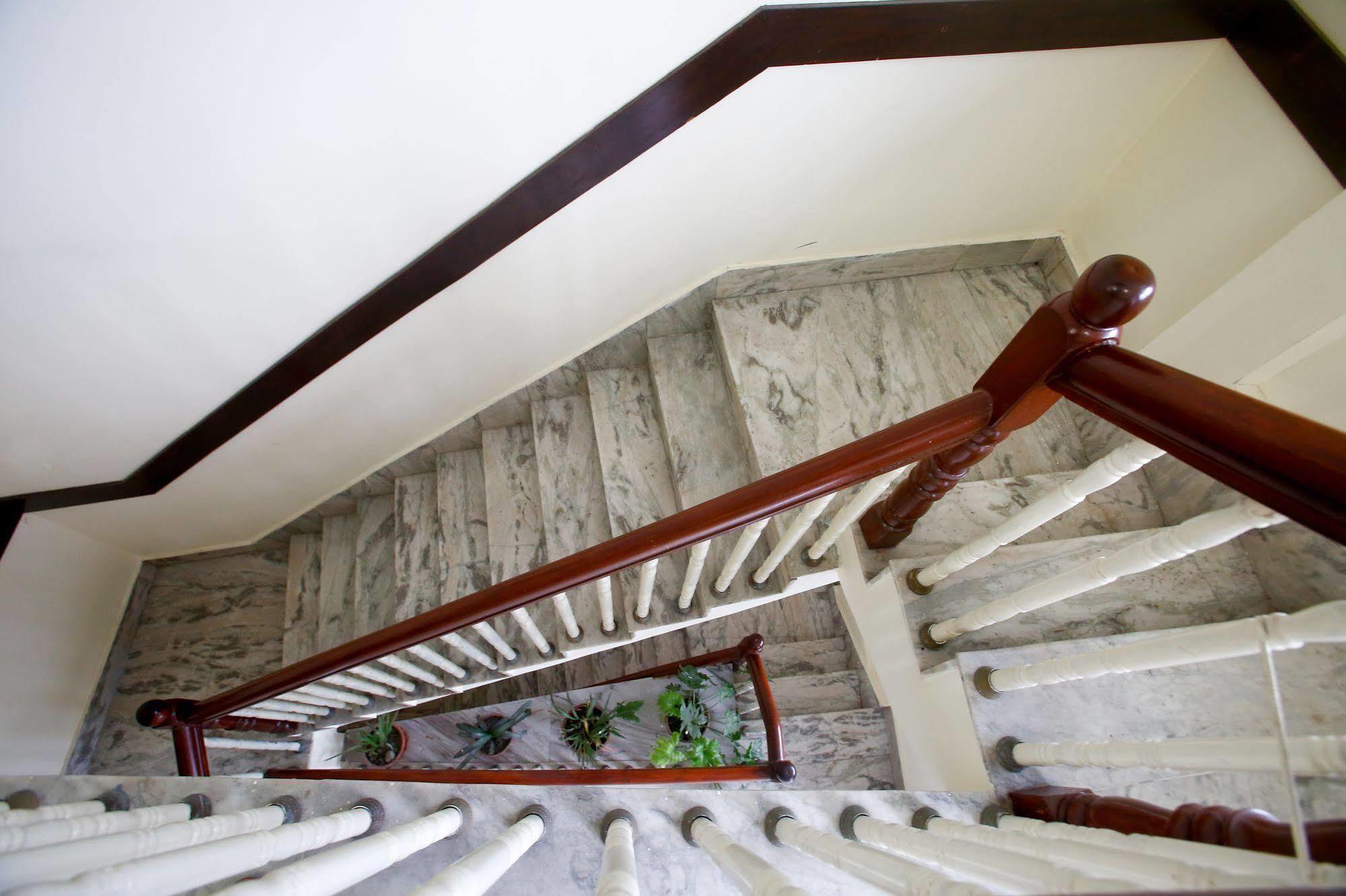 Hotel Nandini Катманду Экстерьер фото